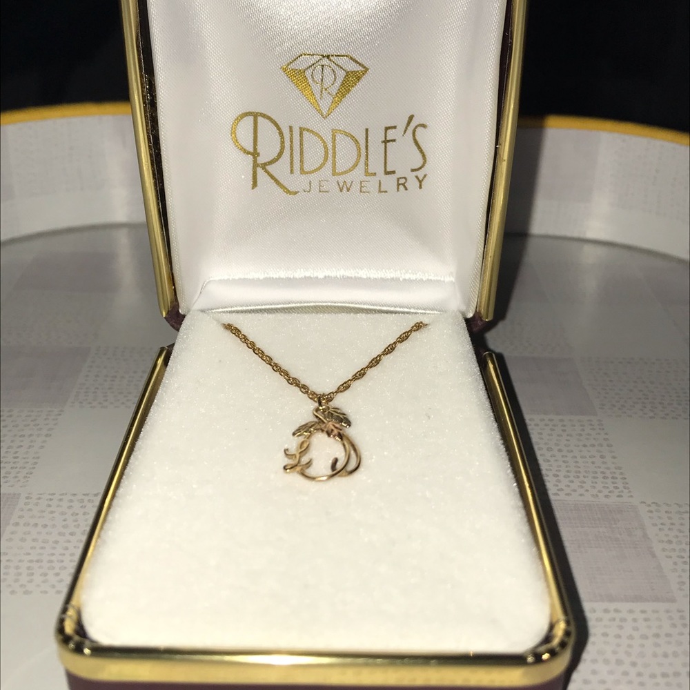 A Riddle’s Jewelry Cursive L Necklace